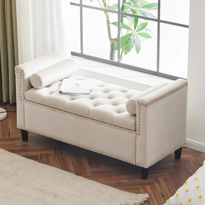 Banc de rangement capitonné en velours avec accoudoirs et garniture cloutée – Blanc crème / Noir / Gris, 3 places