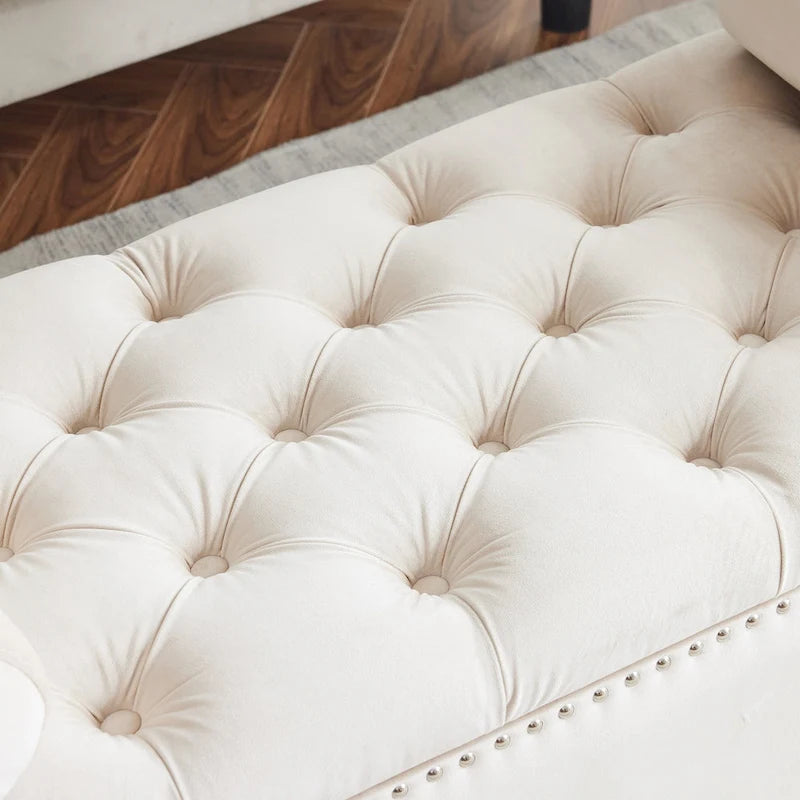 Banc de rangement capitonné en velours avec accoudoirs et garniture cloutée – Blanc crème / Noir / Gris, 3 places