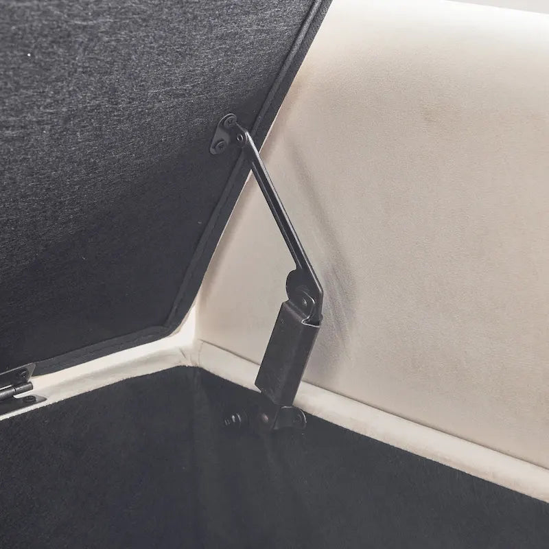 Banc de rangement capitonné en velours avec accoudoirs et garniture cloutée – Blanc crème / Noir / Gris, 3 places