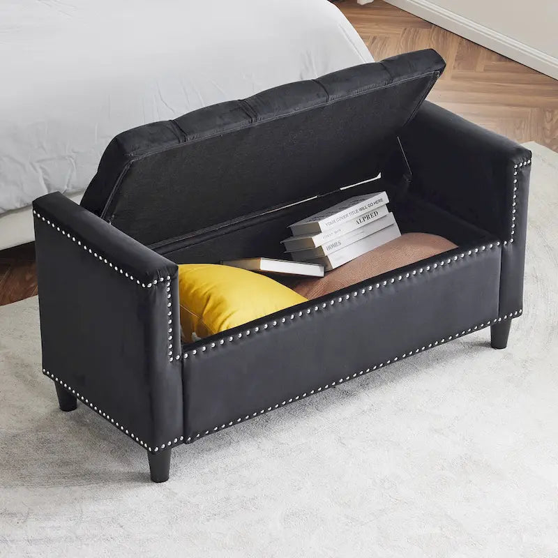 Banc de rangement capitonné en velours avec accoudoirs et garniture cloutée – Blanc crème / Noir / Gris, 3 places