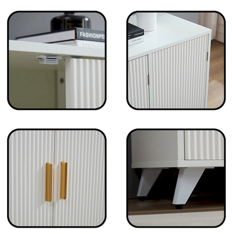 Bahut blanc cannelé avec pieds en laiton, meuble de rangement à 2 portes